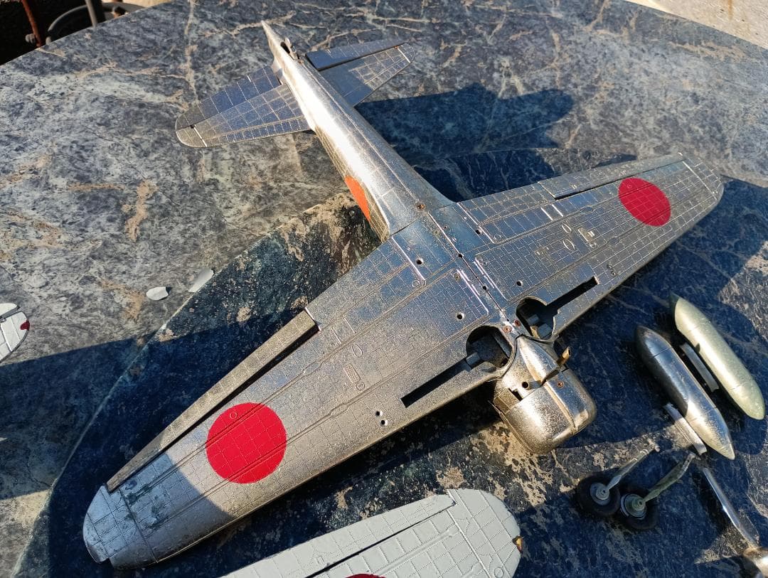 1604）ずっしり重いダイカスト製 ゼロ戦？ 2機まとめて 難あり