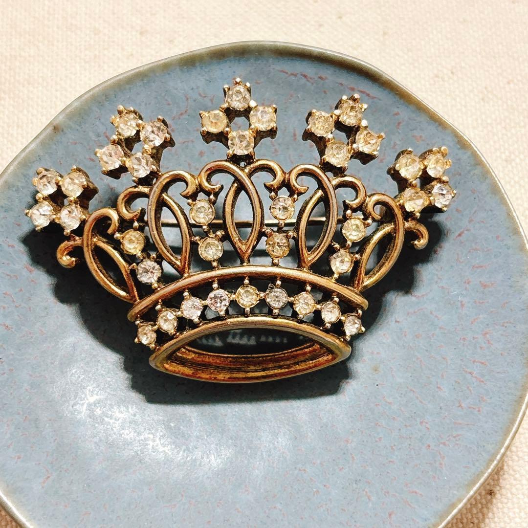 トリファリ ゴールド 大きめ 王冠のブローチ ピン トリファリ 大きめのゴールドの王冠 ブローチ コスチュージュエリー