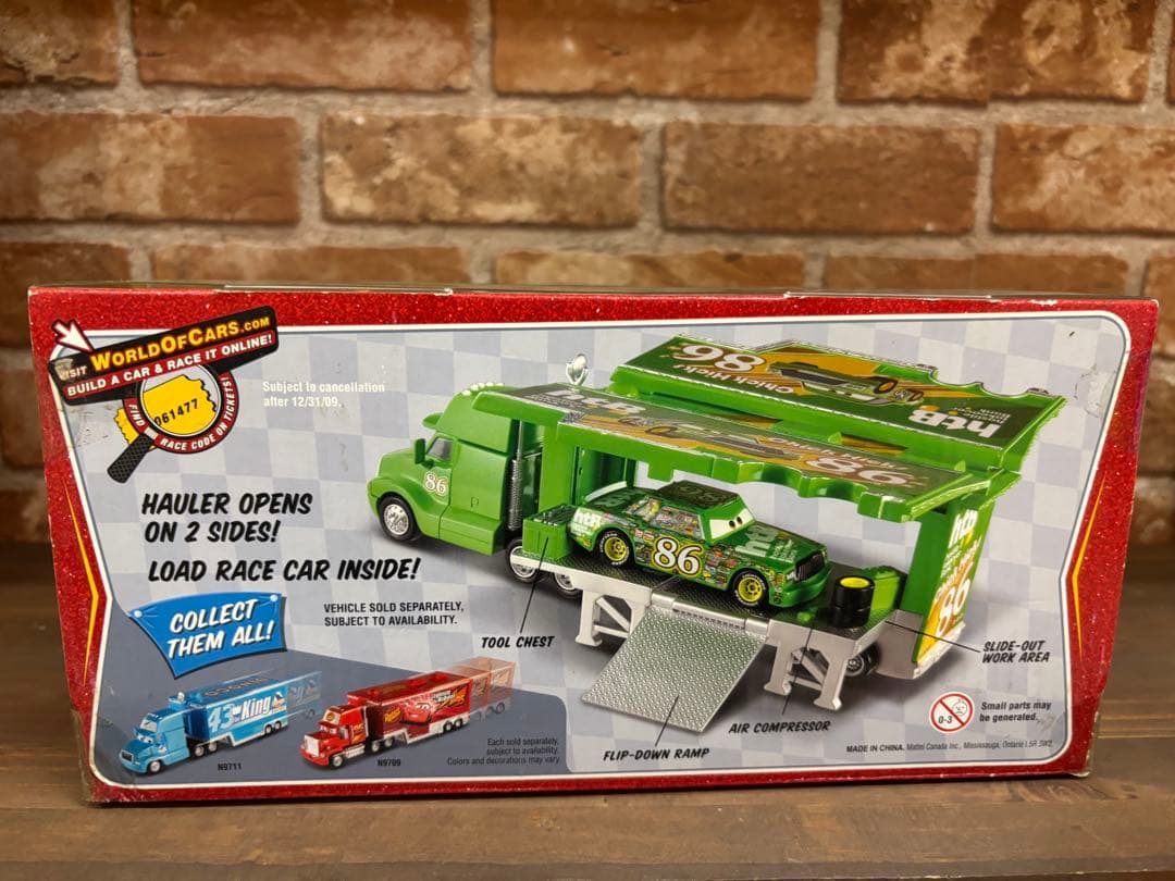 マテル　カーズ チック・ヒックス　ハウラー」　ピータービルト　コンボイ