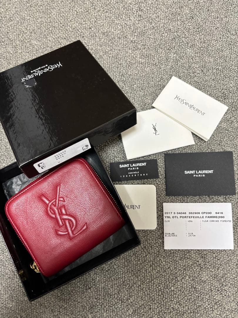最終値下げ中】Yves Saint Laurent 二つ折り財布 レッド