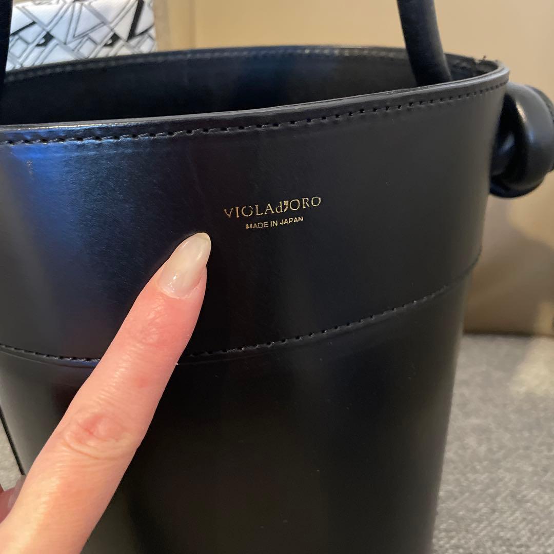 VIOLAd'ORO イタリアンスムースレ ザーノットハンドル バケツ型バッグ