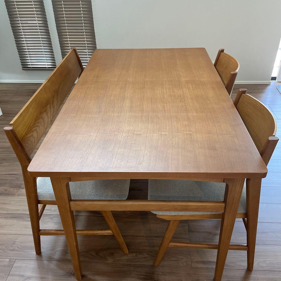 unico ダイニングテーブルセット(テーブルのページ)