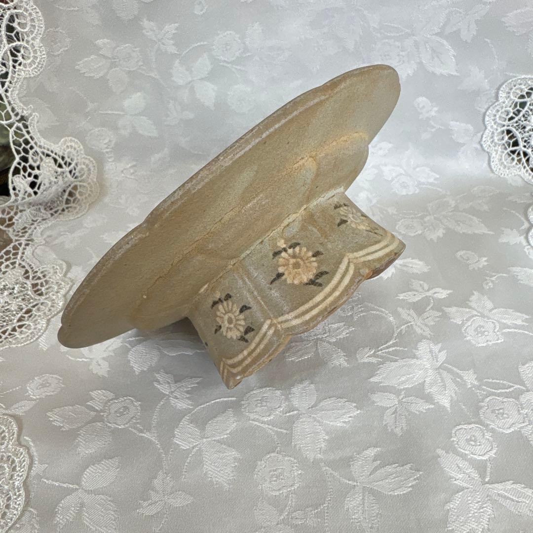 高麗 青磁象嵌陽刻菊花文輪花形 高麗青磁盃台 盞托 骨董品