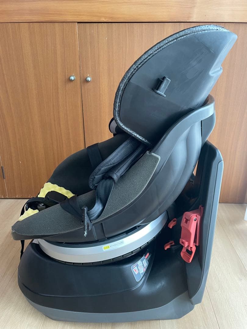 combi ネルーム エッグショック NC570 チャイルドシート シートベルト