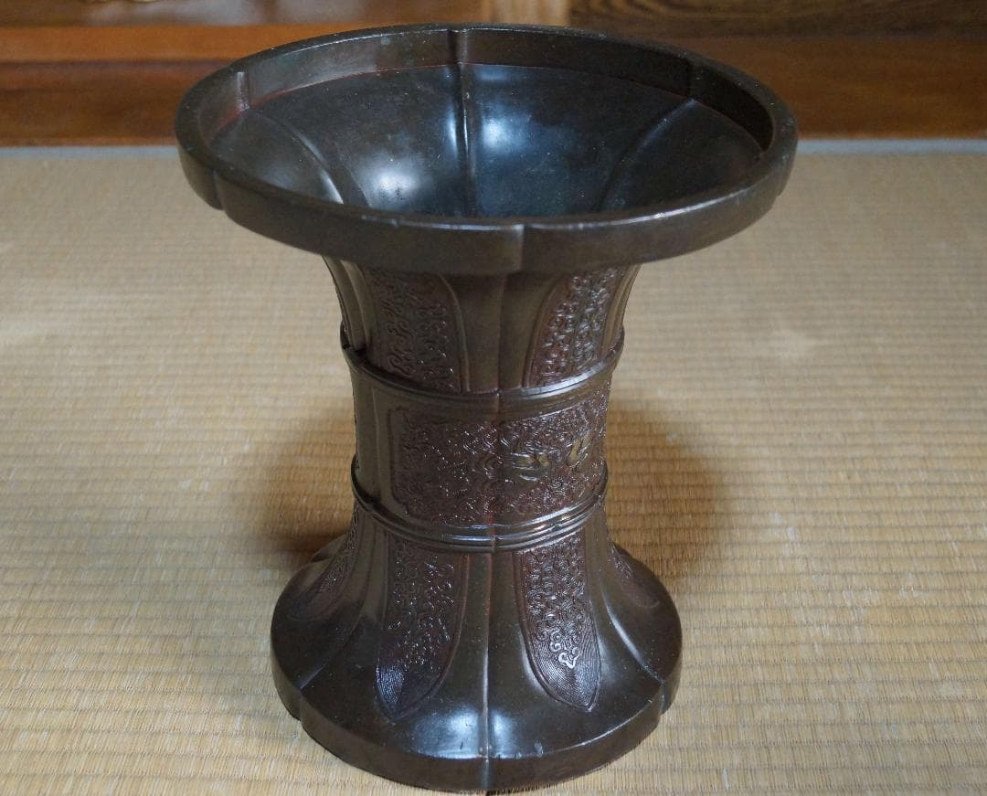 中国古美術 清 古銅大型陽刻『鳳凰祥瑞文』 尊式花生花器 葵口双耳 唐物