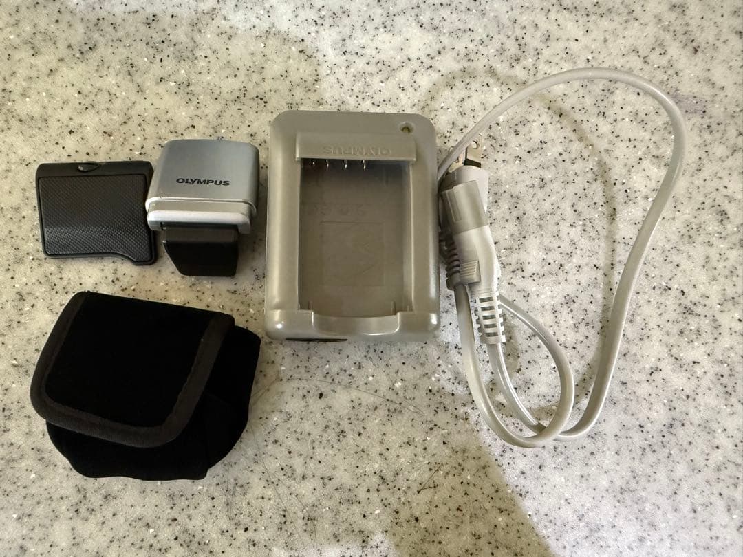 ジャンク品 OLYMPUS PEN Lite E-PL6 本体とレンズ2本 カメラ