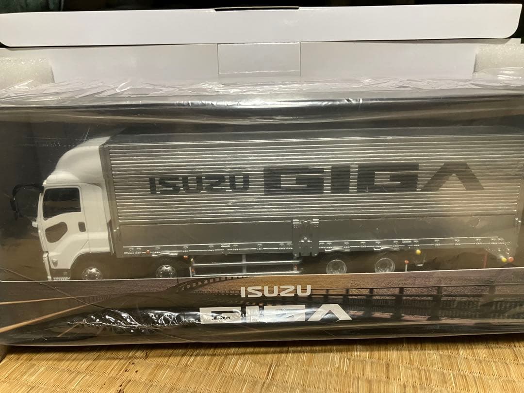 1/43 ISUZU GIGA ミニカー ホワイト