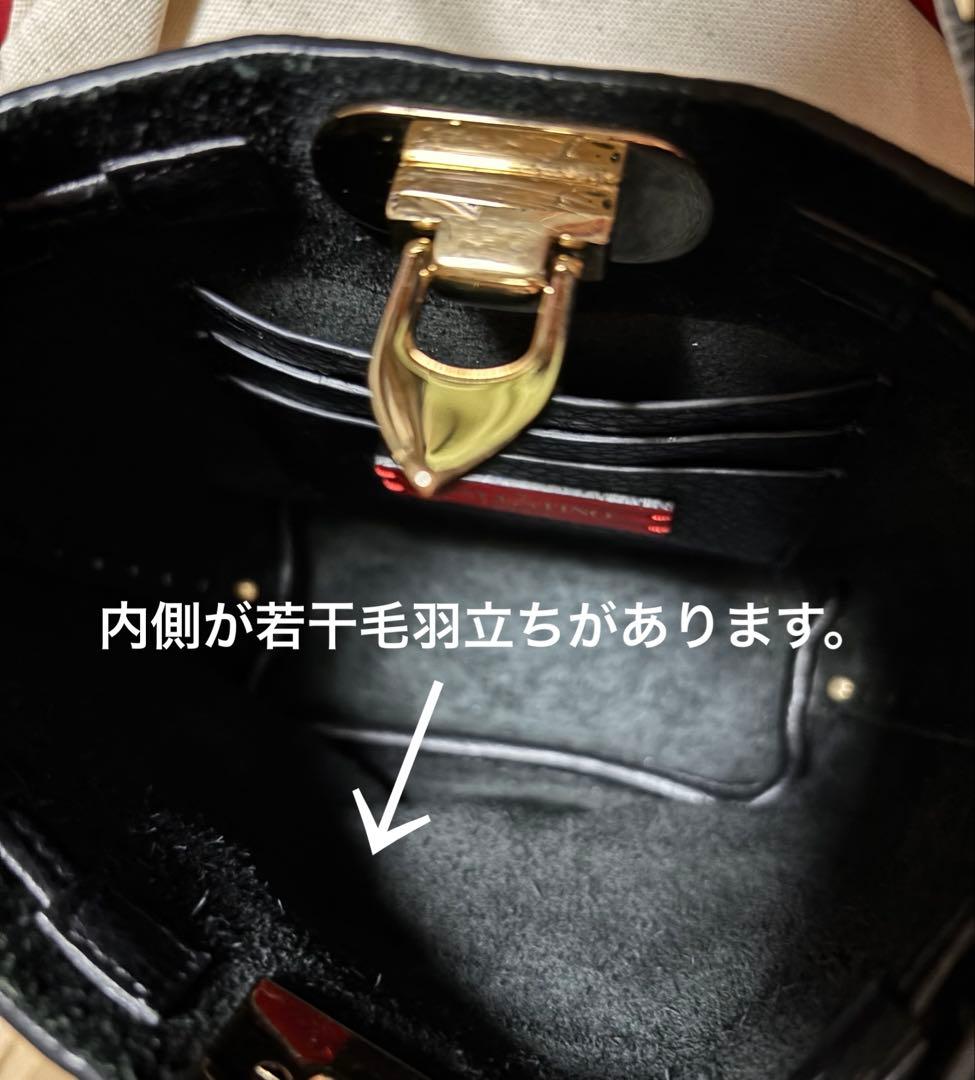 VALENTINO 黒 レザー ショルダーバッグ　ヴァレンティノ