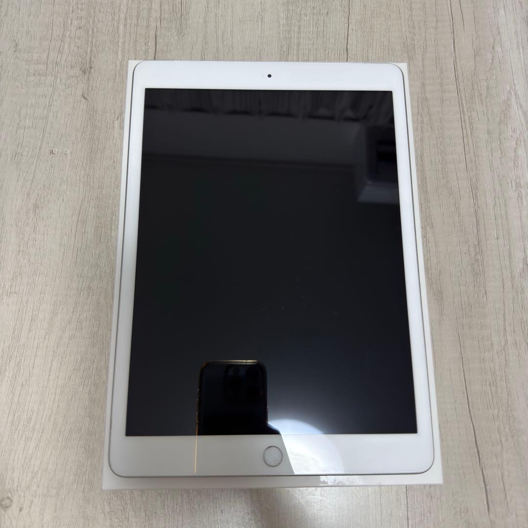 iPad第8世代 32GB ホワイト 箱付き