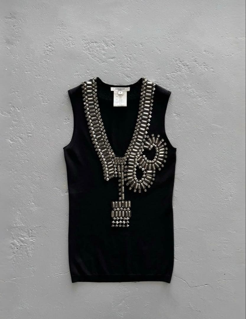 トップス GIVENCHY Ricardo tisci studs no sleeve 10 Things to Know About Riccardo Tisci's Reign at Givenchy - The