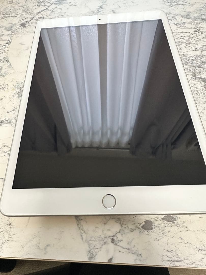iPad 第7世代 simフリー 10.2インチ 128GB シルバー