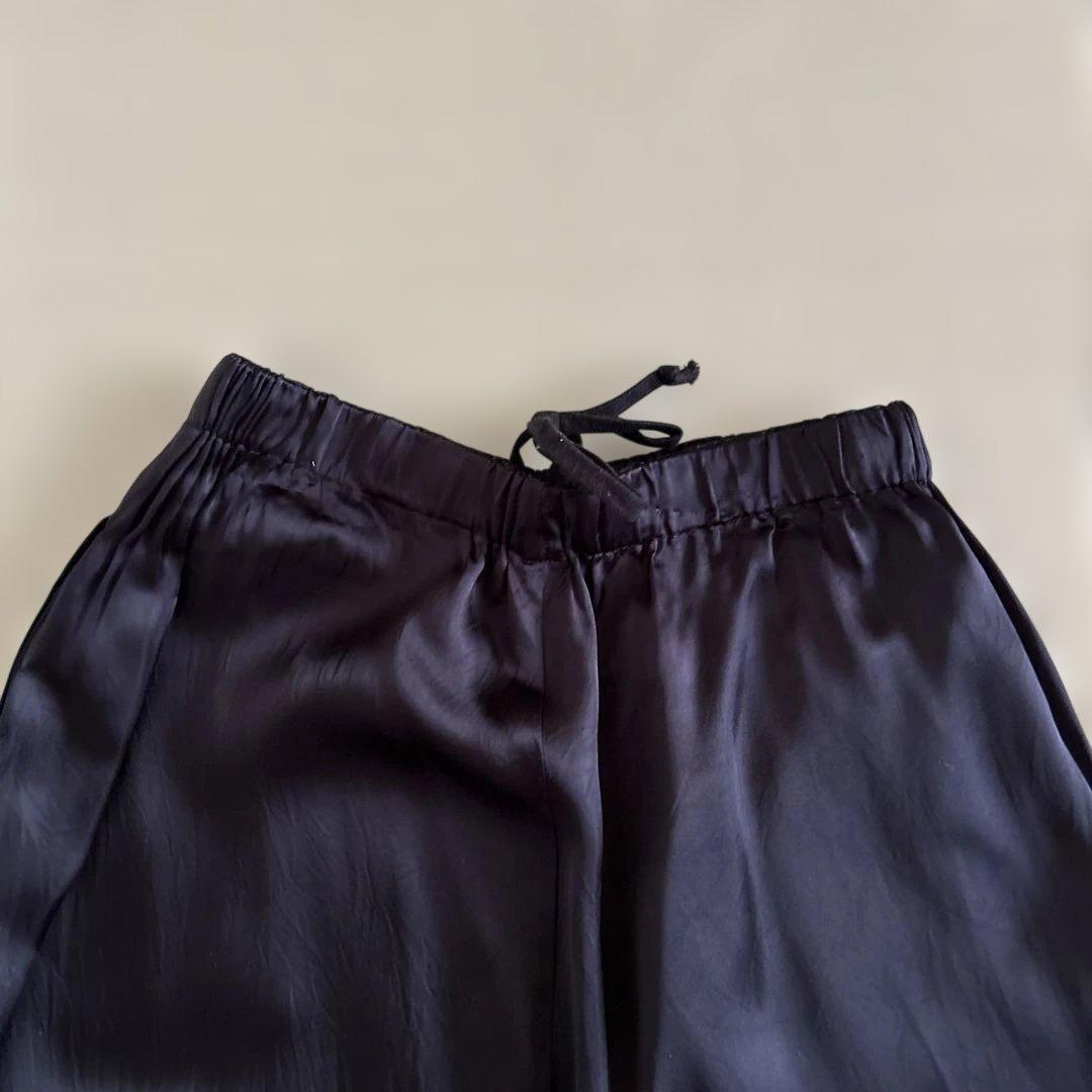 【コム デ ギャルソン】黒サテン サルエルパンMサイズ　レディース