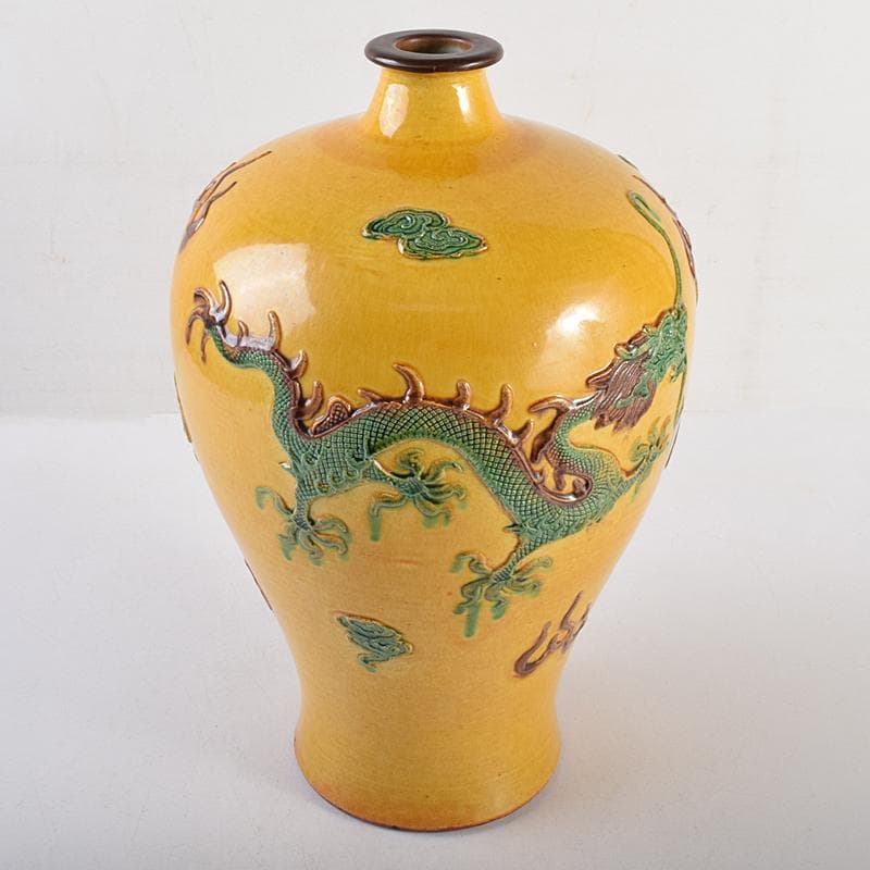 中国　黄地　貼雲龍文　梅瓶　時代箱付　M　R8821B