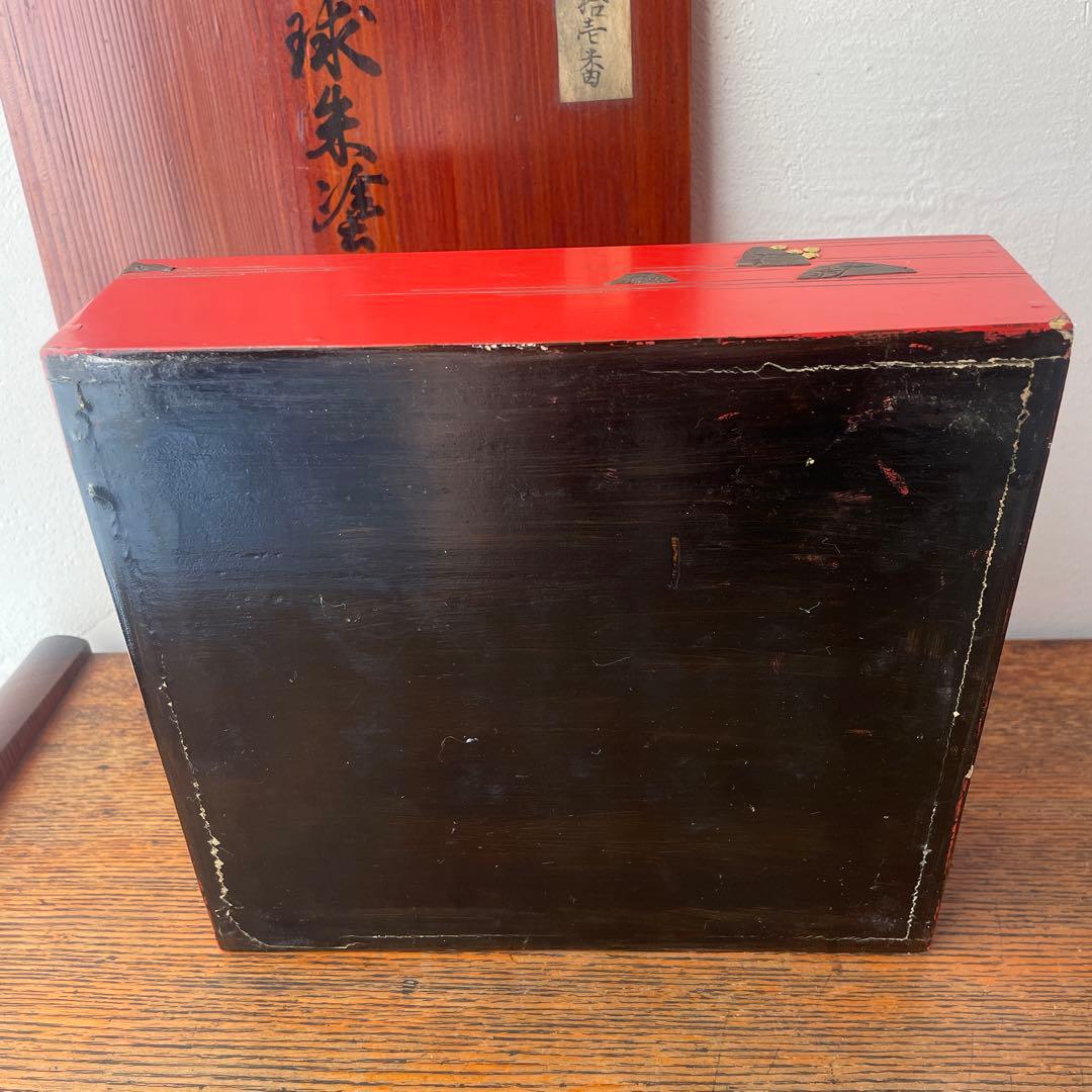 時代物　琉球漆器　重箱　５段　朱塗り　木箱入り　堆錦　東洋骨董　漆器
