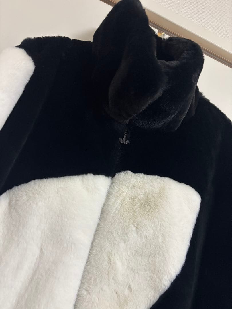 adidas ファートラックジャケット