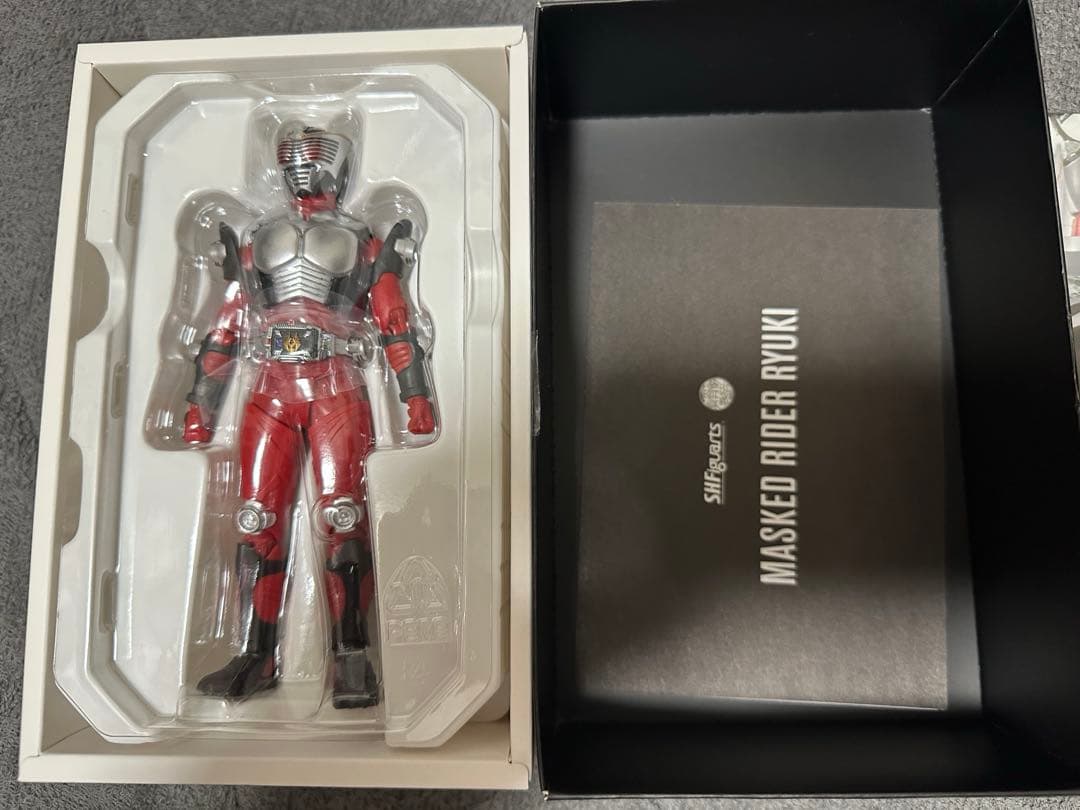 S.H.Figuarts（真骨彫製法） 仮面ライダー龍騎 限定スリーブ付き