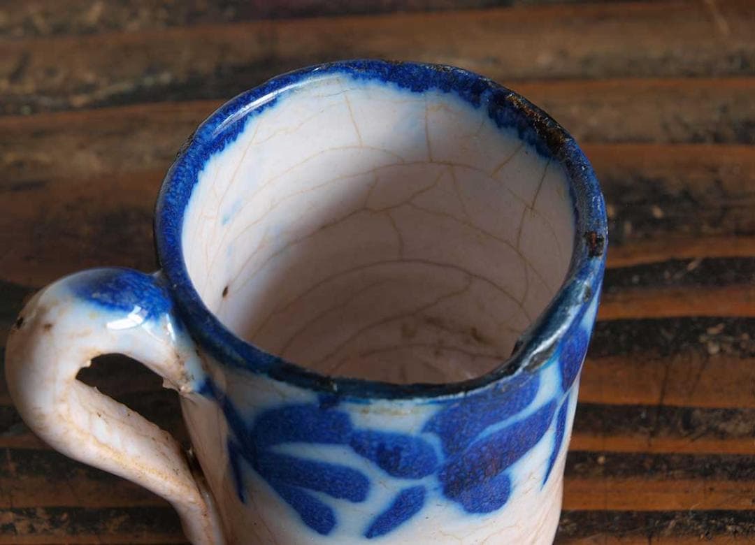 青い模様の小さなカップ マニセス ムエル ブリュロカップ スペイン古陶