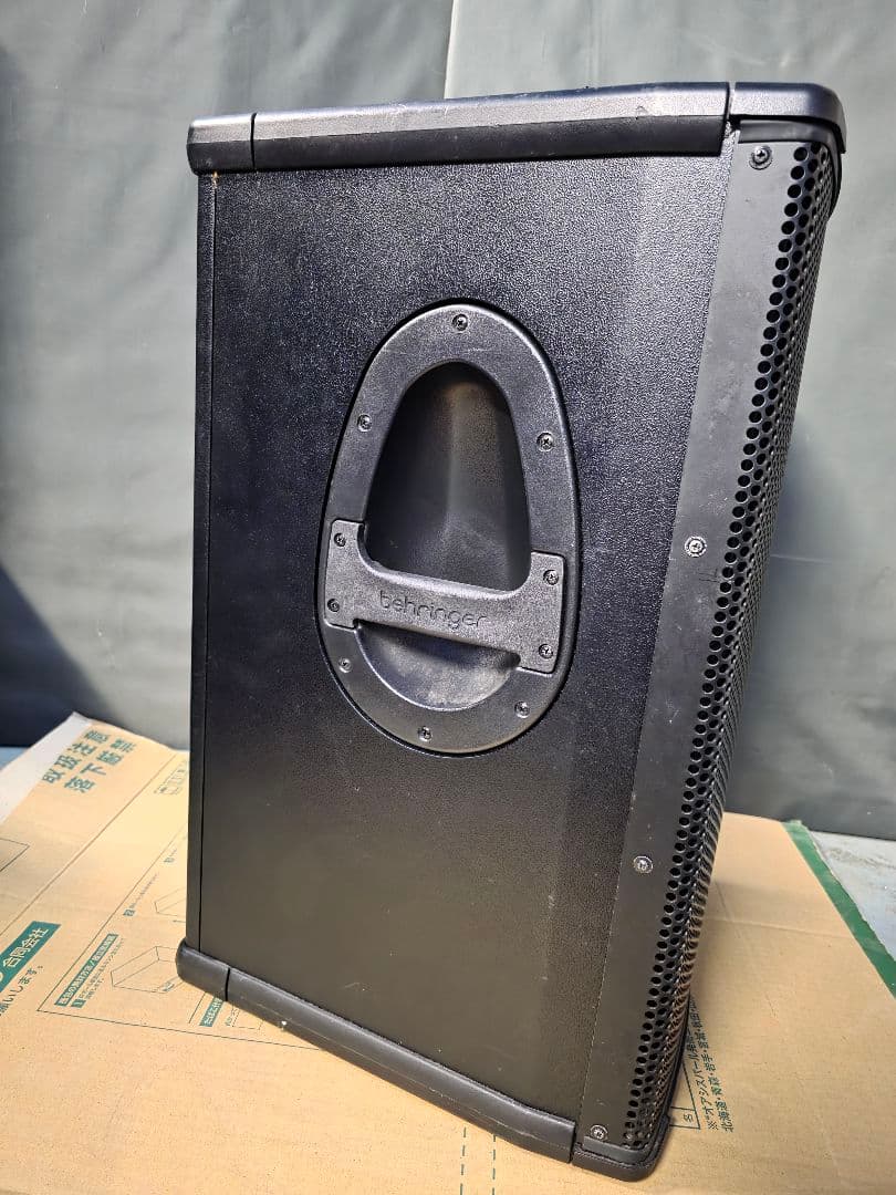 BEHRINGER EUROLIVE　B1220 PRO　②