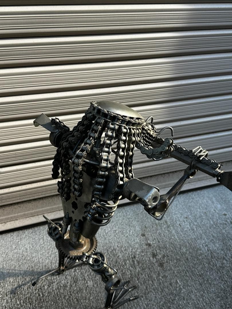 メタルアート　プレデターモチーフ　廃材アート