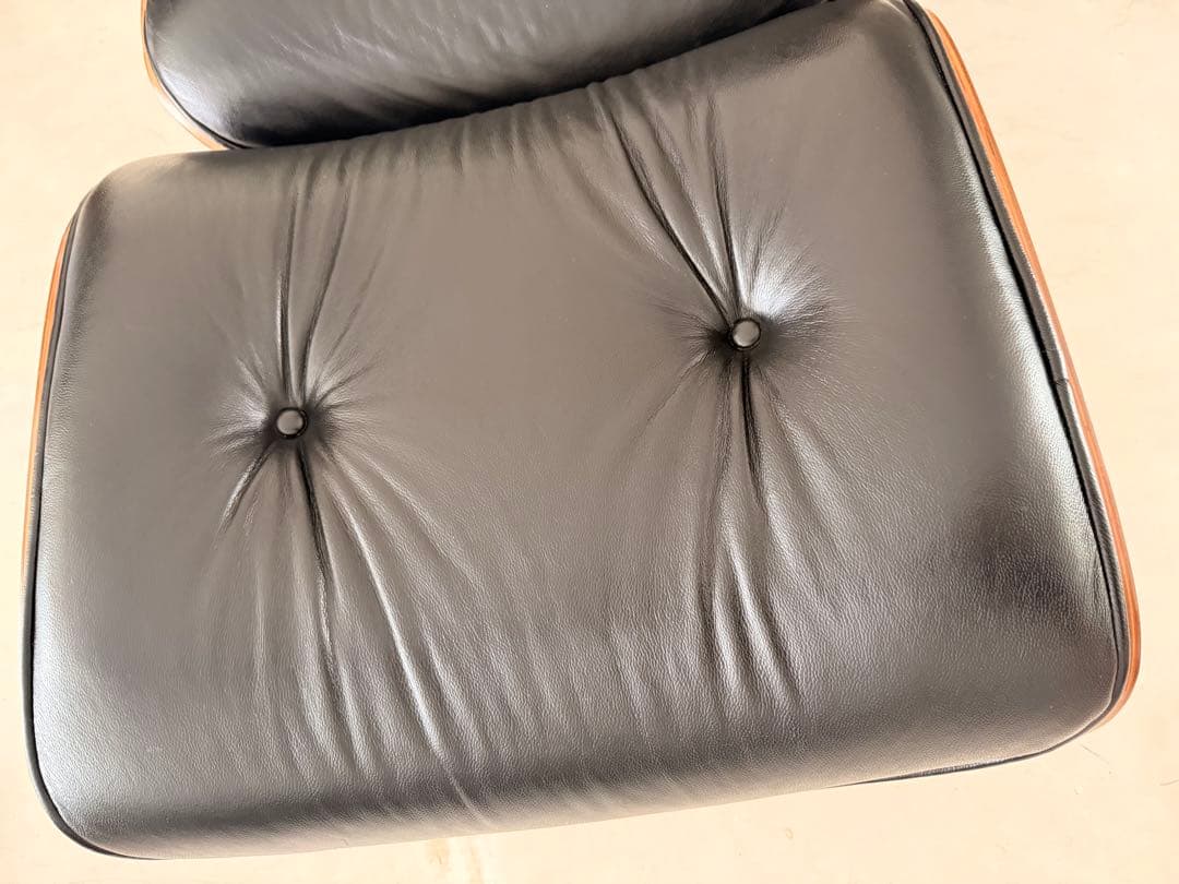 イームズラウンジチェアのレプリカオットマン（ラウンジチェアは付属しません）