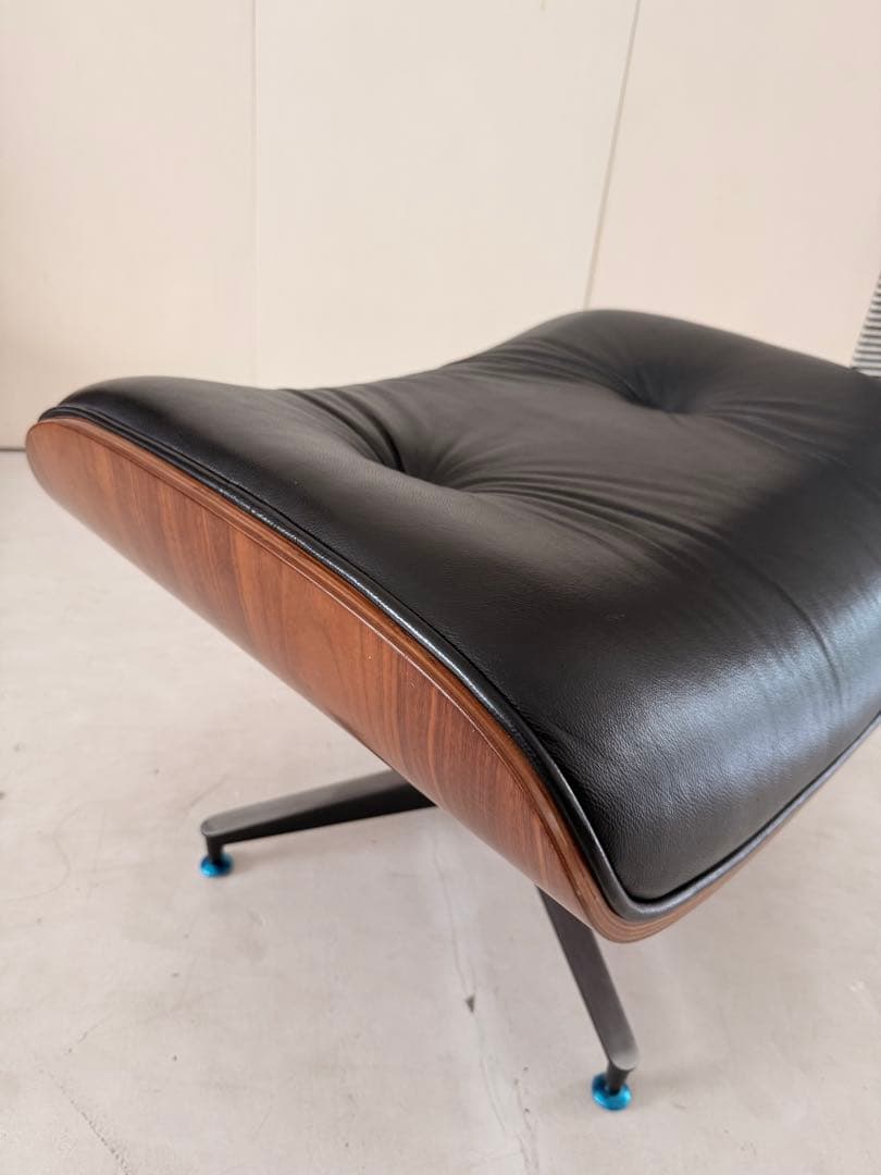 イームズラウンジチェアのレプリカオットマン（ラウンジチェアは付属しません）