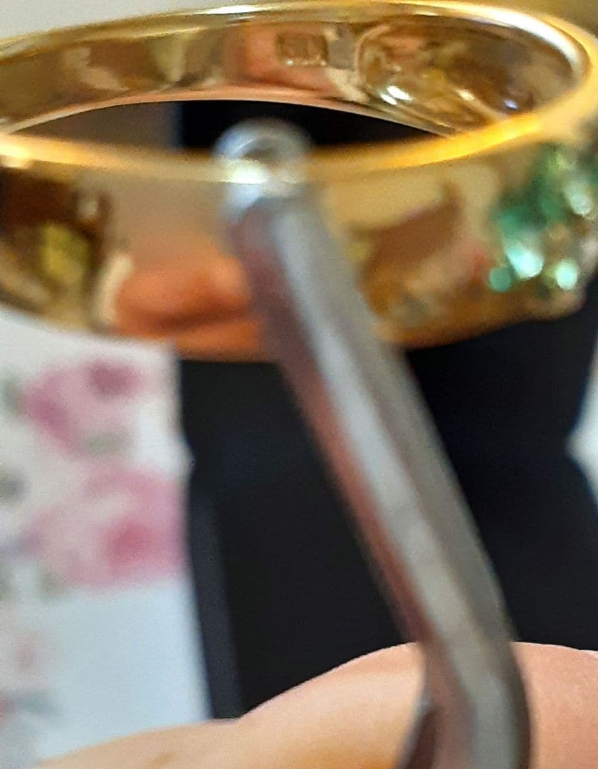 新品未使用18K リング 緑色エメラルド付き　15号サイズ