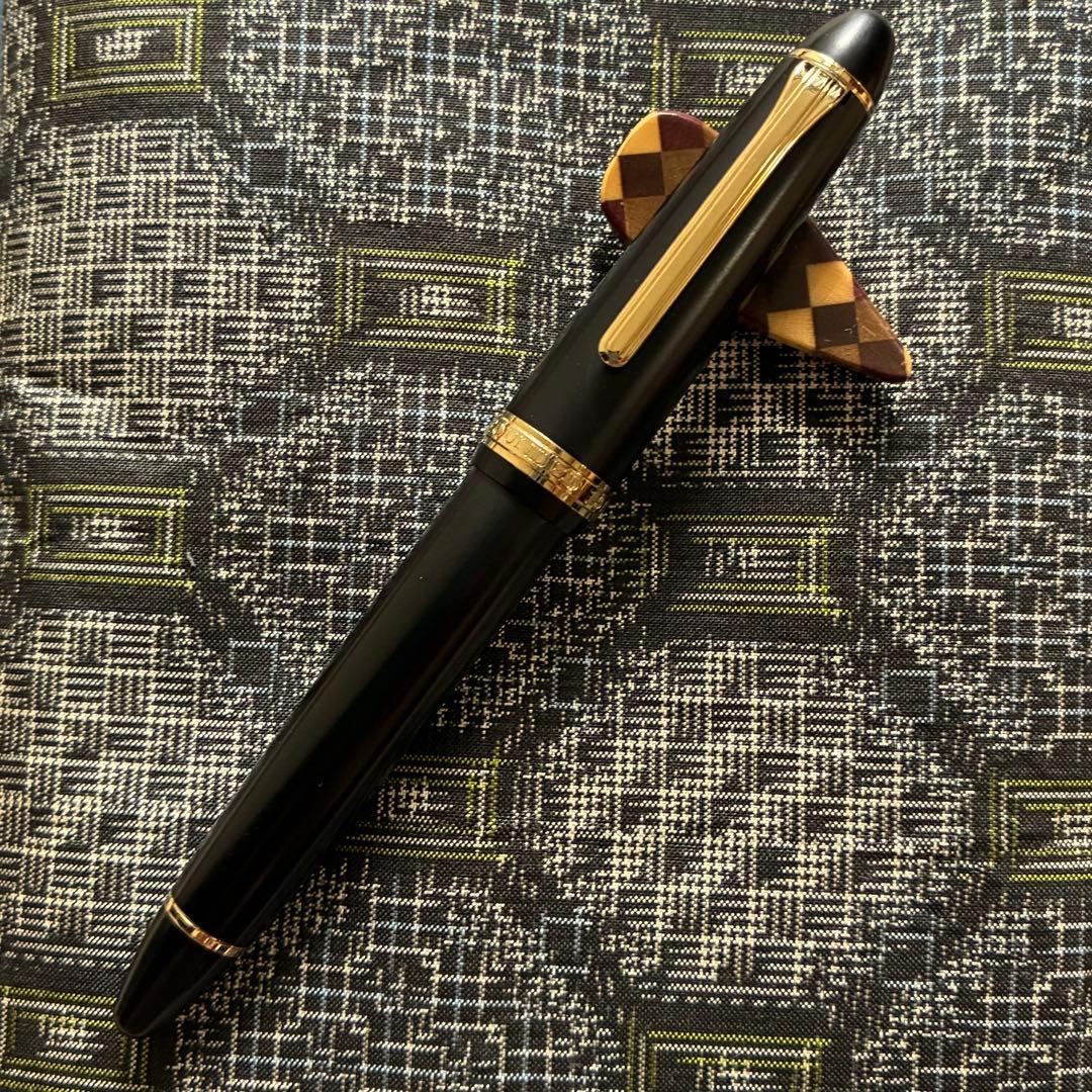 セーラープロフィット18K 梨地軸中字