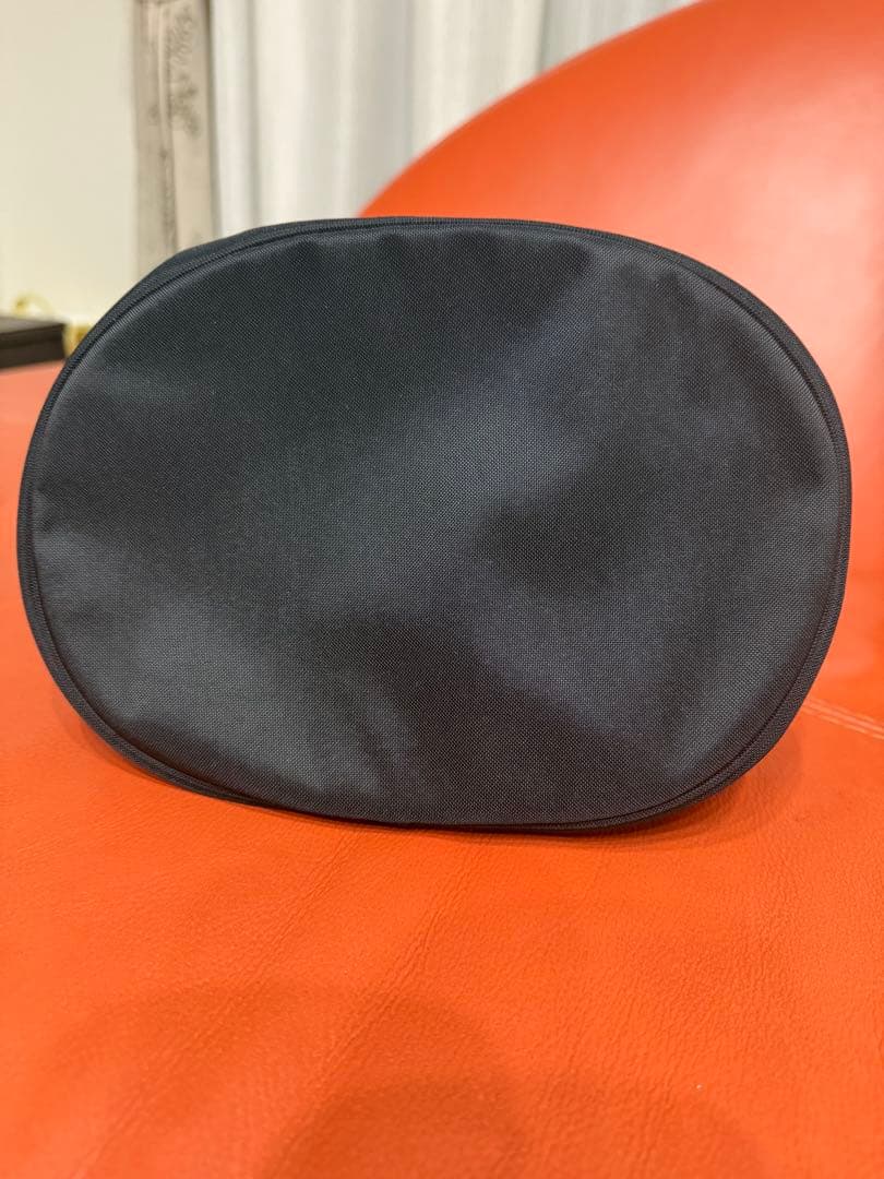 りんご　バレンシアガ　ドローストリング　ショルダーバッグ