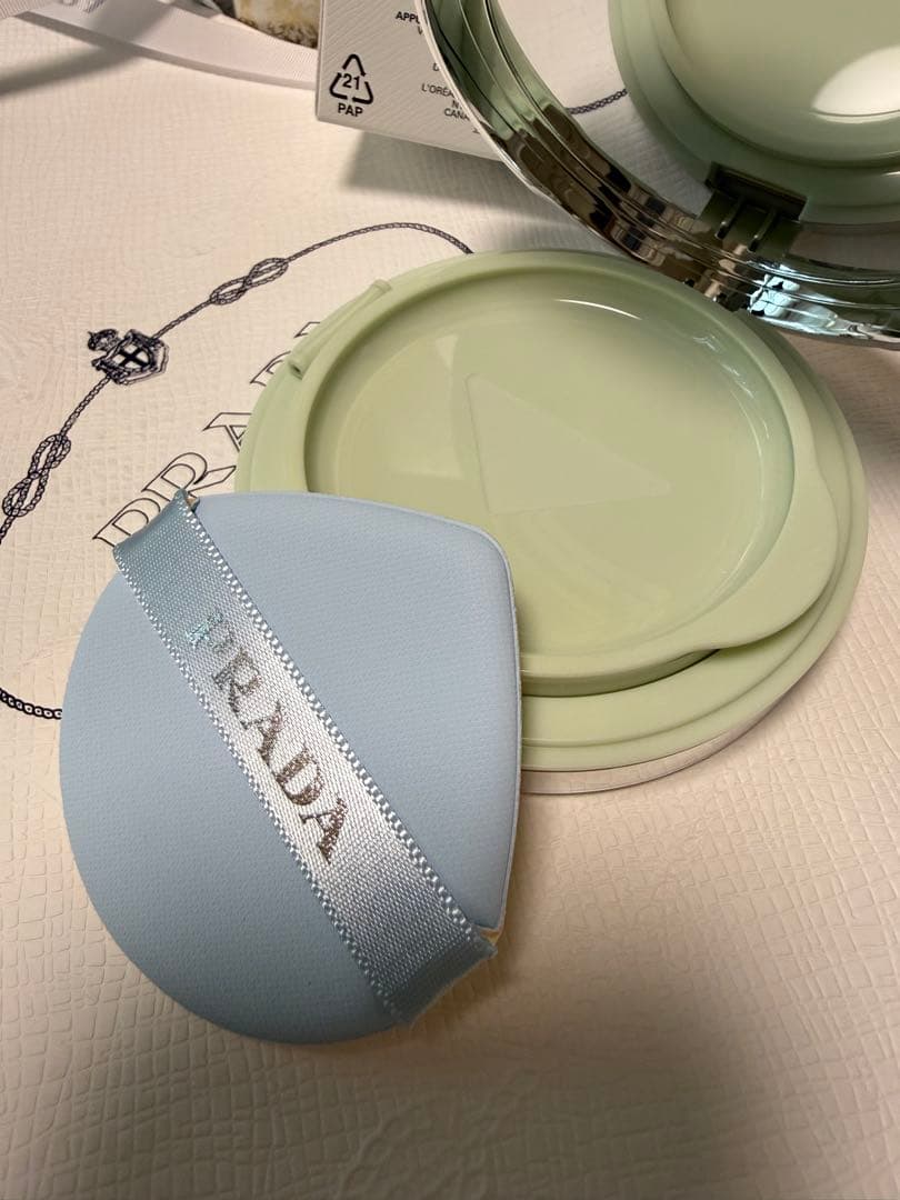 新品！PRADAプラダ　リヴィール　メッシュ　クッションファンデーション　LC5