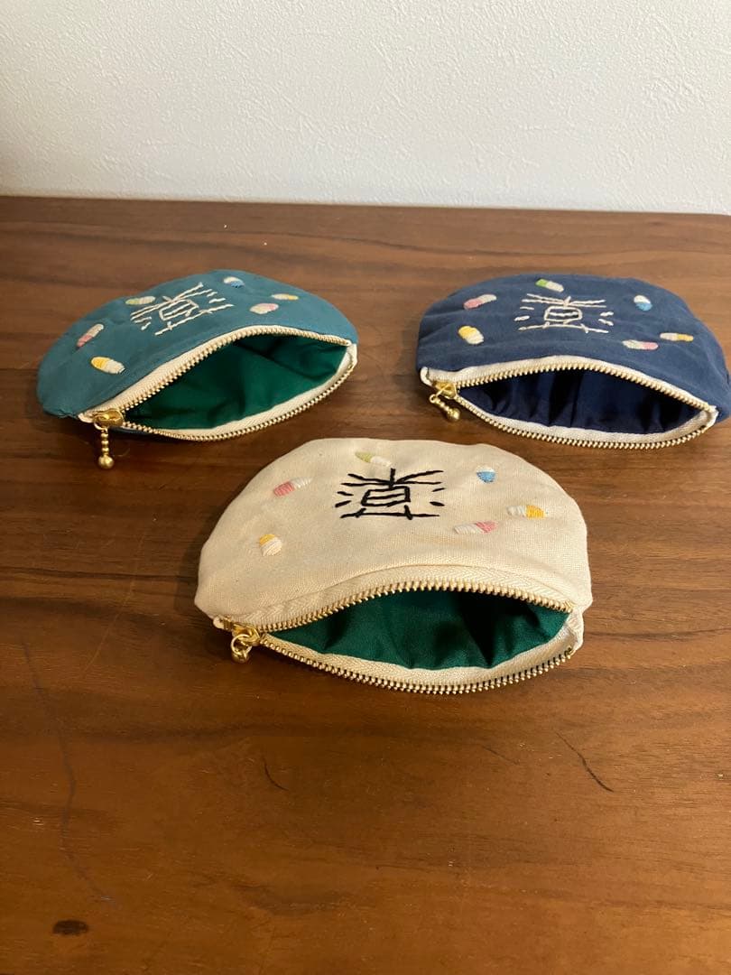 ななちゃんさま　専用ページ　薬ポーチ　刺繍　ハンドメイド