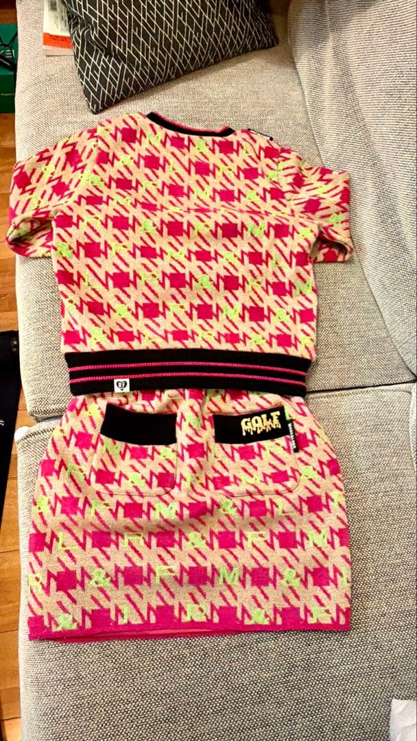 Mark&LONA ゴルフ セーターとスカートセット ピンク