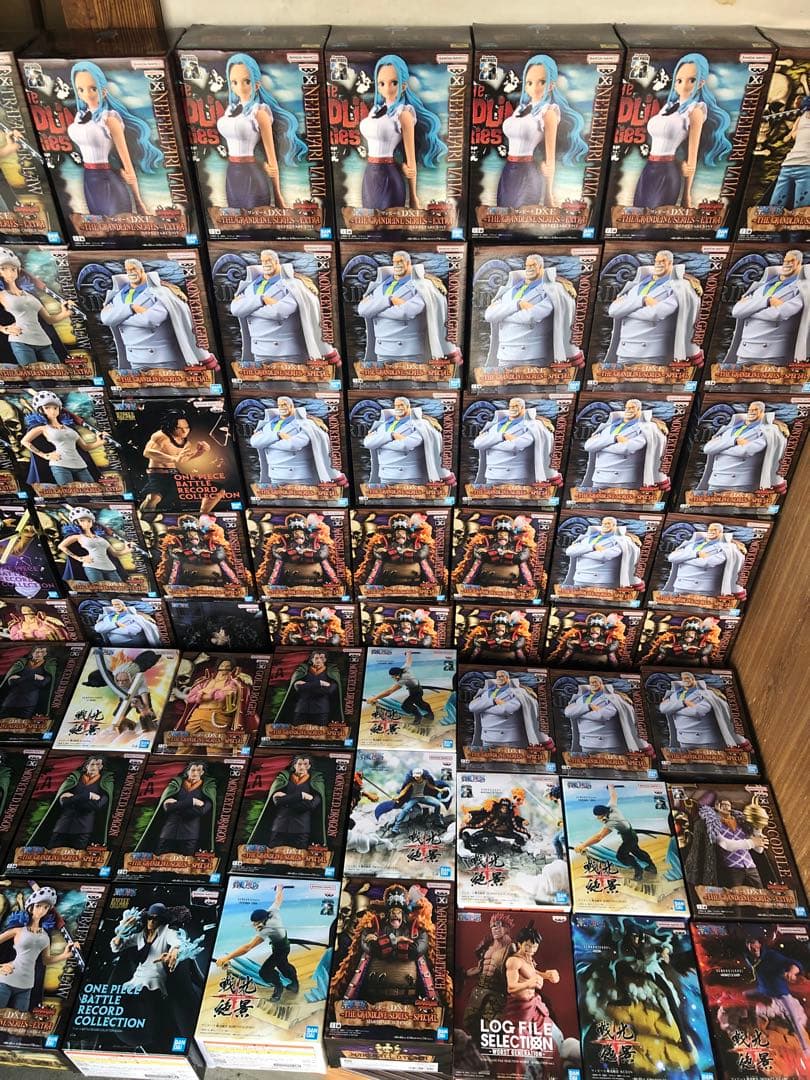 ワンピース　フィギュア　ガープ　ロー　ゾロ　黒ひげ　女ロー　63個