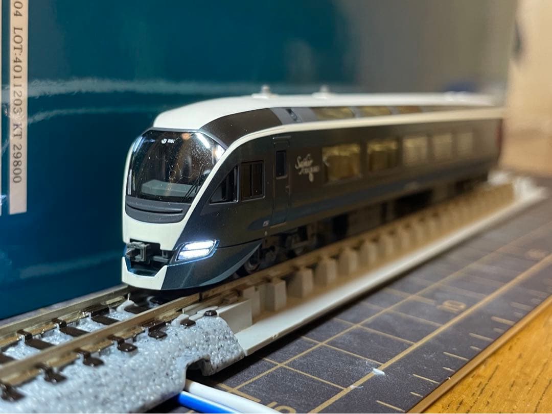 KATO E261系「サフィール踊り子」室内灯・内装ステッカー付 - メルカリ