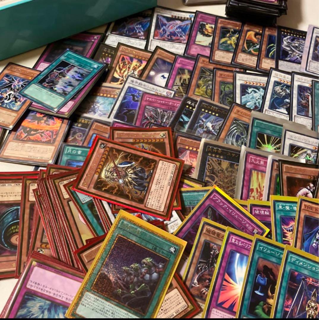 遊戯王カード トレカ箱付き 年代物1000枚弱 キラ レア多数