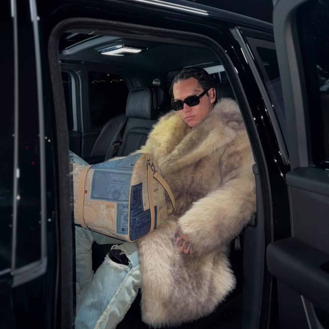 breath faux fur coat yzerr sad kid yaz着用