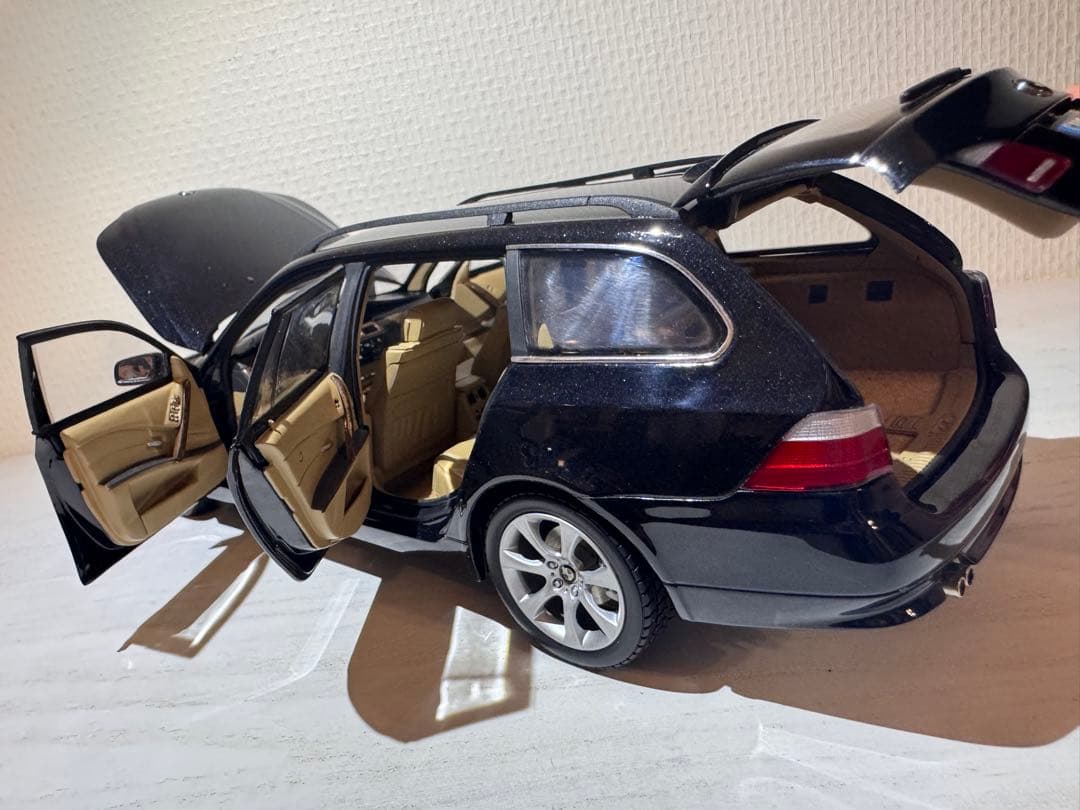 BMW 5シリーズ ツーリング ミニカー ブラック