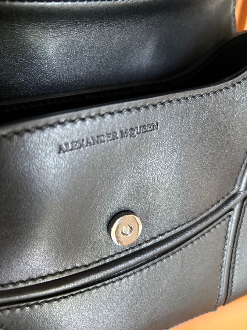 新品、未使用アレキサンダーマックイーンハンドバッグ