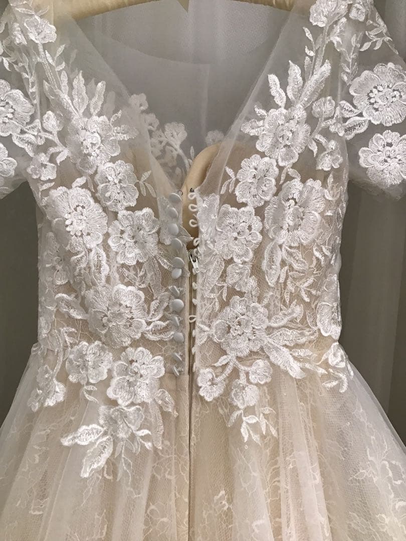 アイボリー レースウェディングドレス