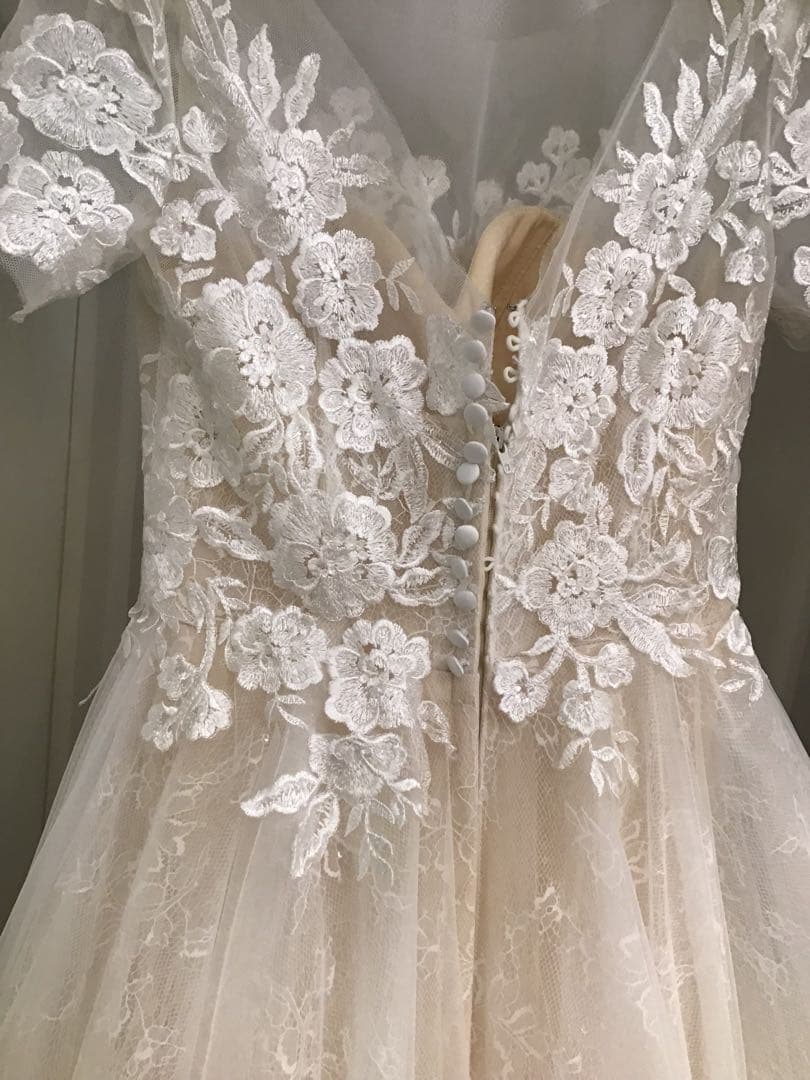 アイボリー レースウェディングドレス