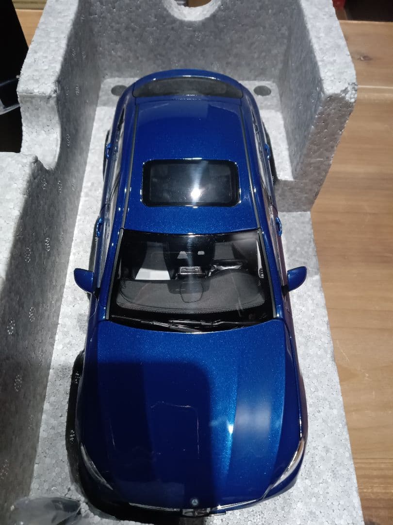 1/18 メルセデスベンツ　GLC クーペ　C253 ブルー　ミニカー