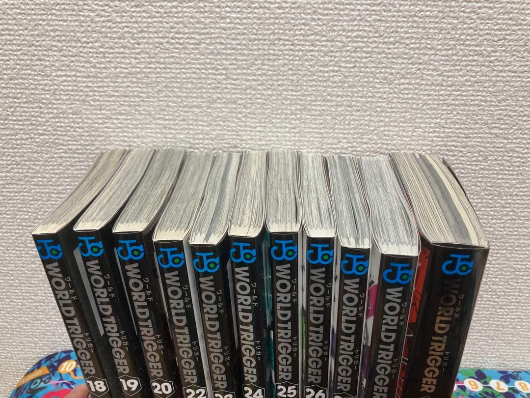 ワールドトリガー　全巻セット 1-28巻+オフィシャルブック　（21巻のみ不足）