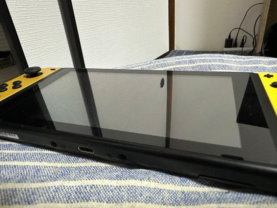 Nintendo Switch 本体【Joyconのみピカブィ】