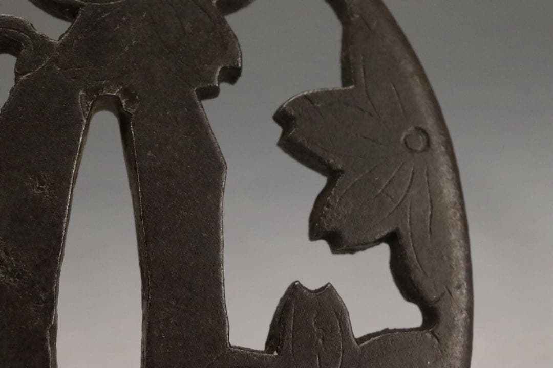 無銘 土佐明珍 波濤桜花透鐔 障泥形 鉄地 地透毛彫 丸耳 保存刀装具鑑定書