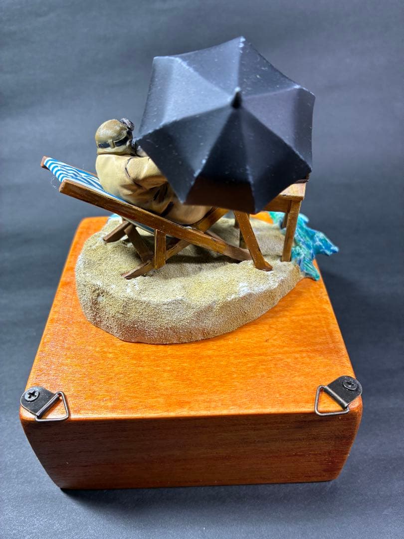 ファインモールド紅の豚(アジトのポルコ)台座付き塗装済み完成品