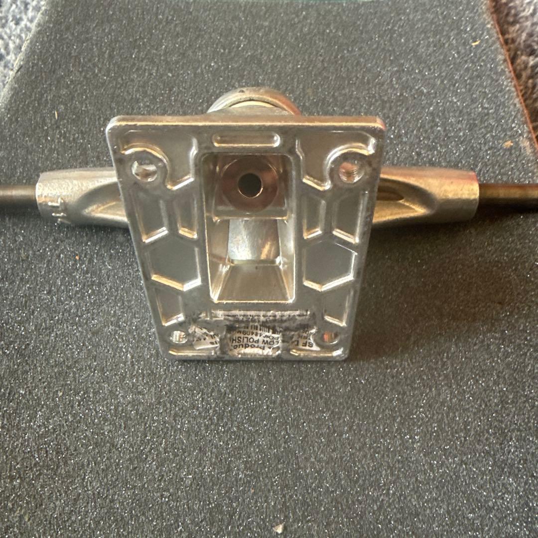 スケートボード THUNDER TRUCK HOLLOW LIGHTS 2 147 HI