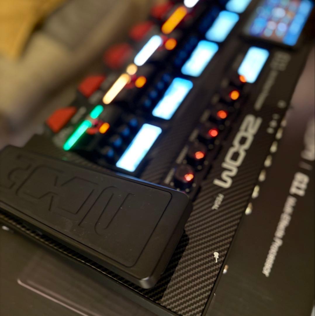 ZOOM G11 フラッグシップ マルチエフェクター 17000円相当のオマケ付