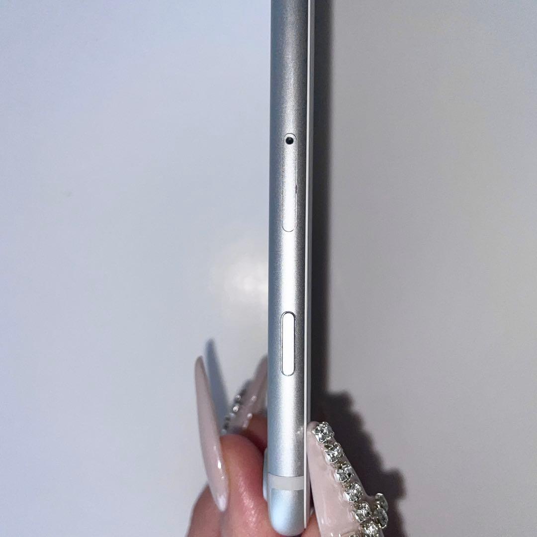 iPhone 7 Silver 128 GB SIMフリー