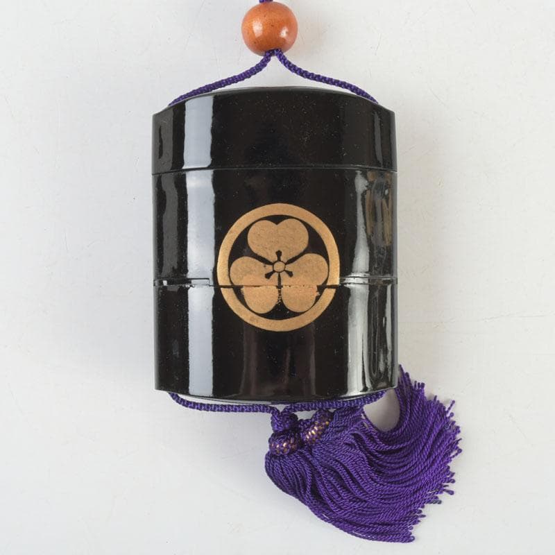 時代提げ物　黒漆　三つ葉葵蒔絵　印籠　薬入　根付　緒締め玉　C　9455