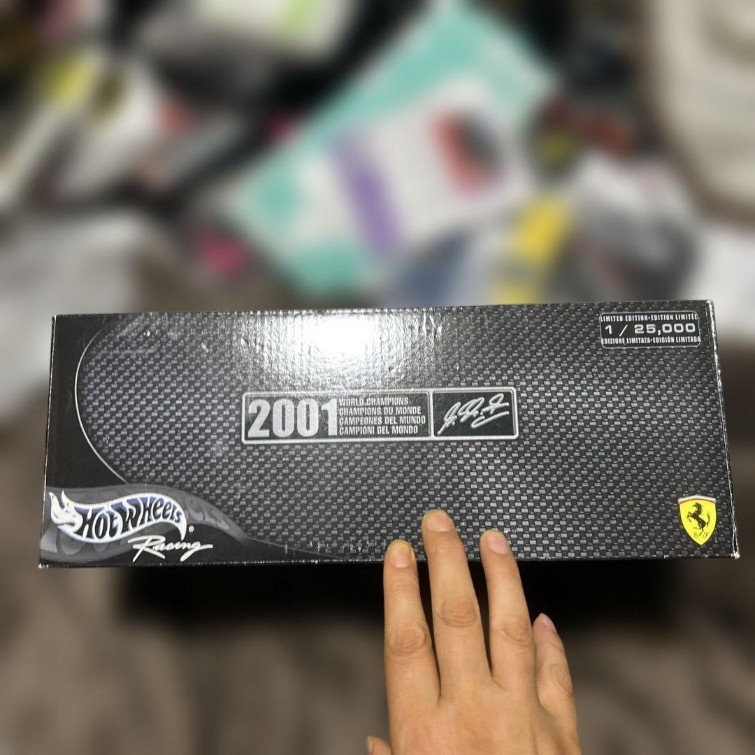 ミハエル・シューマッハ Ferrari F2001 ミニカー 1/18 限定版