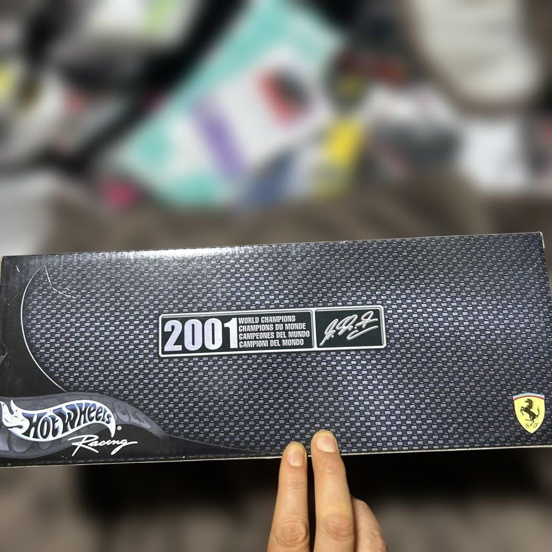 ミハエル・シューマッハ Ferrari F2001 ミニカー 1/18 限定版